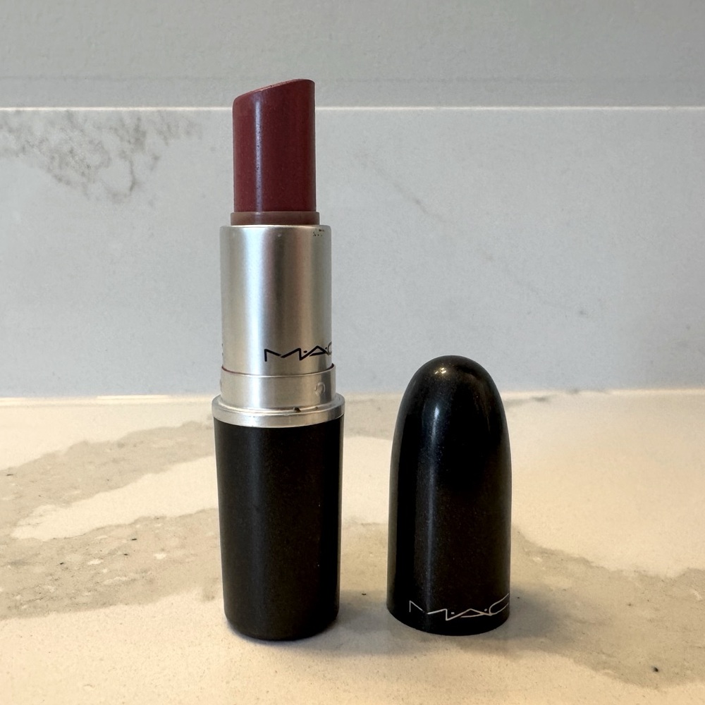 MAC Captive Satin Lipstick